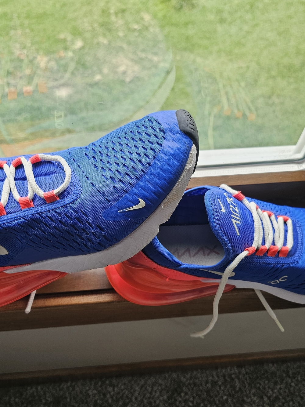 Nike Womens Blue and Red Air Max Lightweight Sneakers
